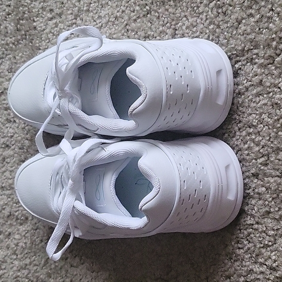 Infinity by Cherokee, White Healthcare shoe, Size 7 - Picture 3 of 6